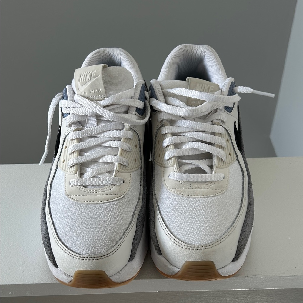 Nike Air Max LV8 Platforms Size 9 White Blue Black